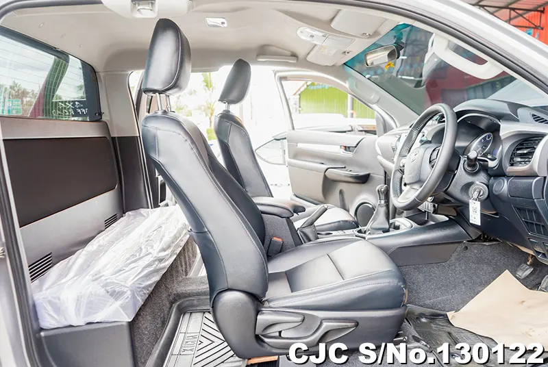 Toyota Hilux in Gray for Sale Image 8