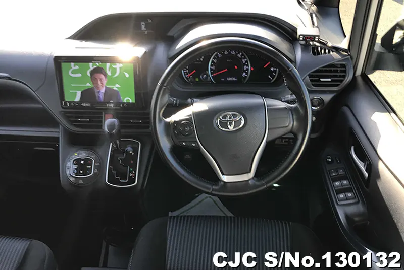 2015 Toyota / Voxy Stock No. 130132