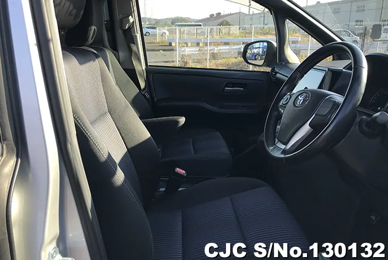 2015 Toyota / Voxy Stock No. 130132