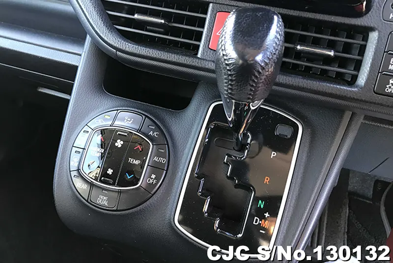 2015 Toyota / Voxy Stock No. 130132