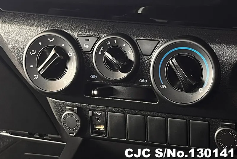 2019 Toyota / Hilux / Revo Stock No. 130141