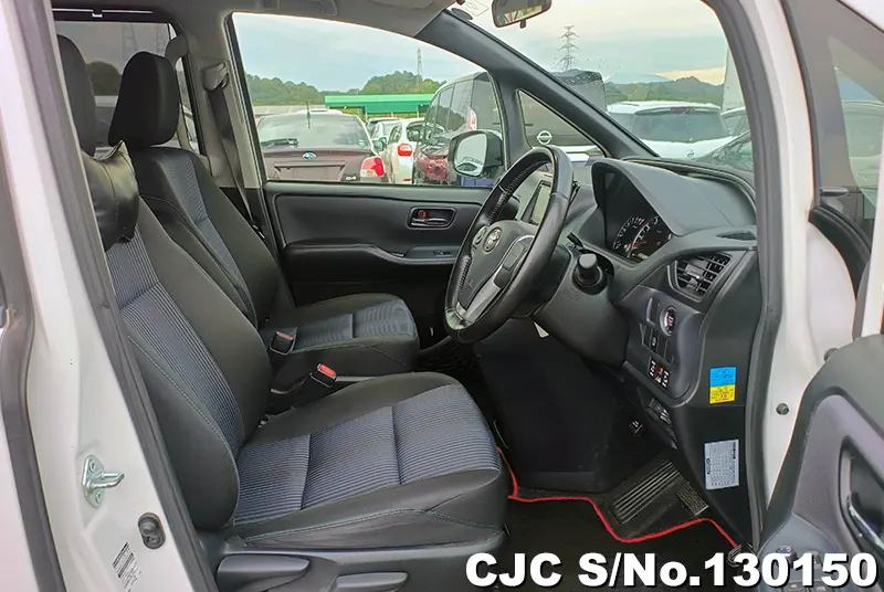 2015 Toyota / Voxy Stock No. 130150