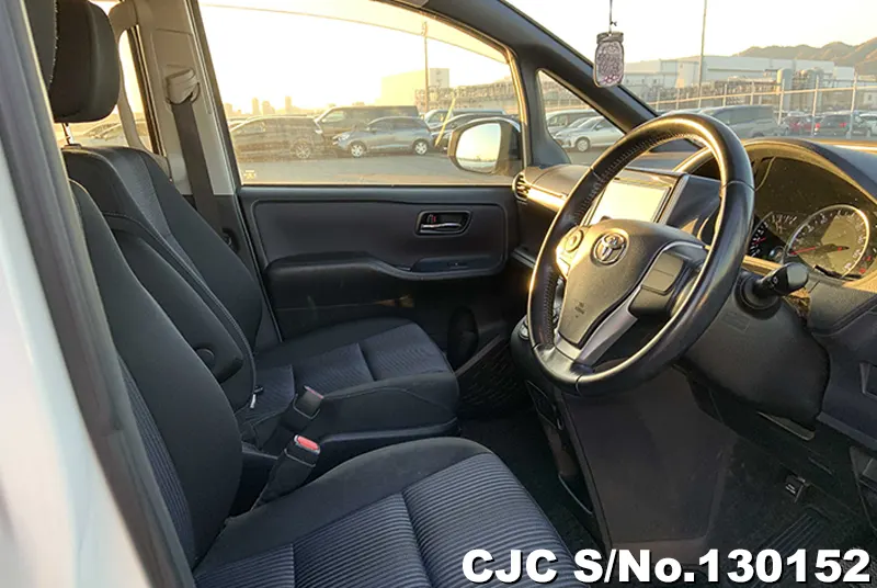 2015 Toyota / Voxy Stock No. 130152