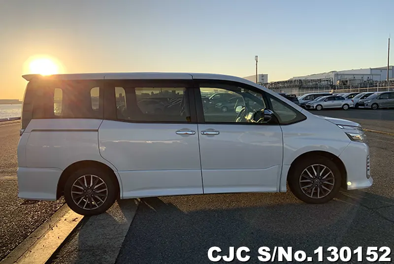 2015 Toyota / Voxy Stock No. 130152