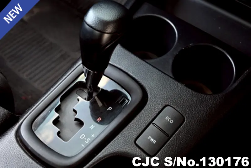 Toyota Hilux in White for Sale Image 8