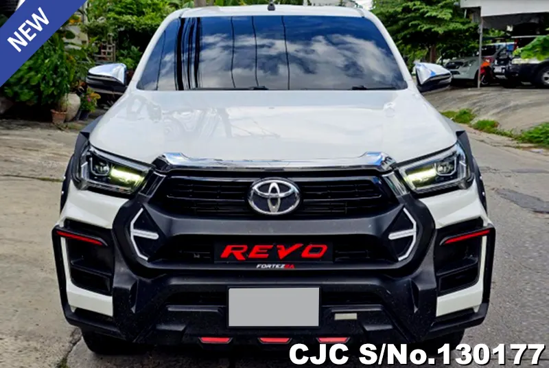 Toyota Hilux in White for Sale Image 3