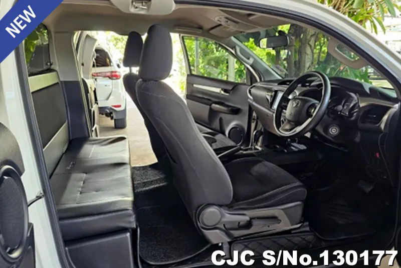 Toyota Hilux in White for Sale Image 4