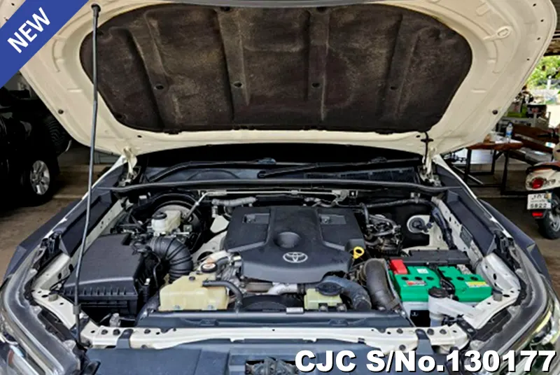 Toyota Hilux in White for Sale Image 9