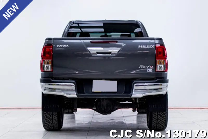 Toyota Hilux in Gray for Sale Image 3