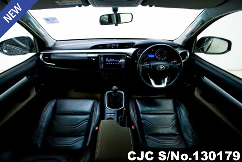 Toyota Hilux in Gray for Sale Image 9