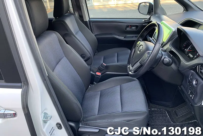 2016 Toyota / Voxy Stock No. 130198