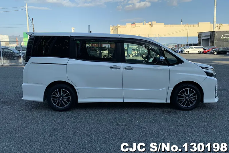 2016 Toyota / Voxy Stock No. 130198