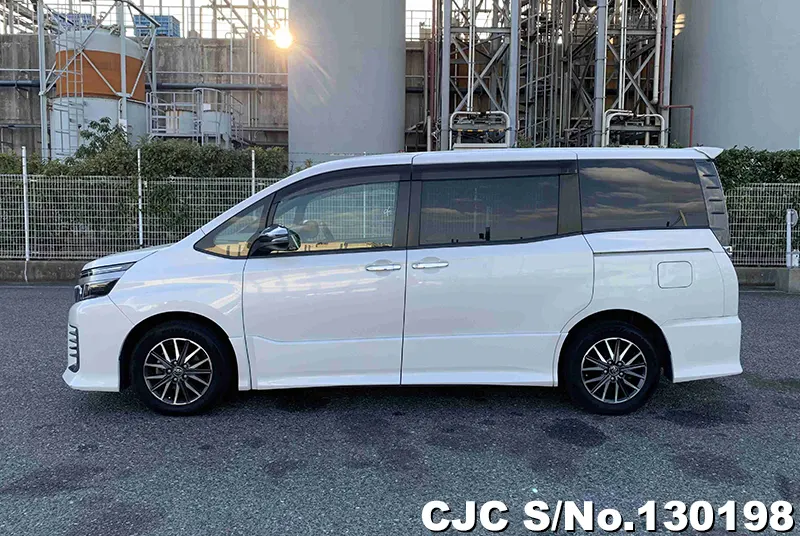 2016 Toyota / Voxy Stock No. 130198