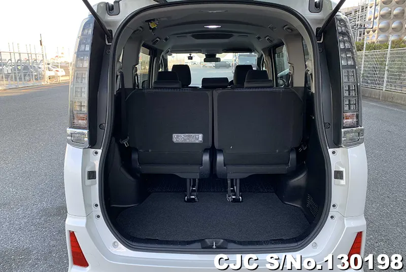 2016 Toyota / Voxy Stock No. 130198