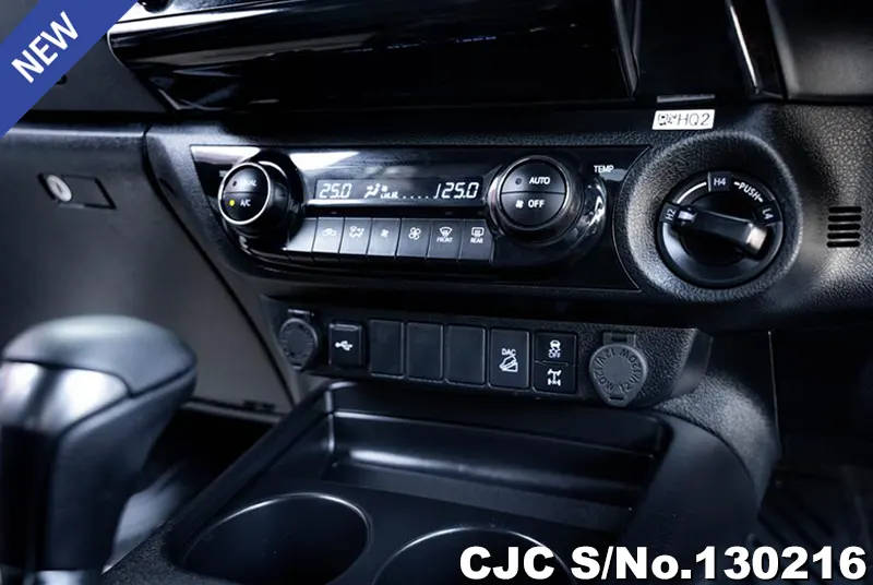 Toyota Hilux in White for Sale Image 17