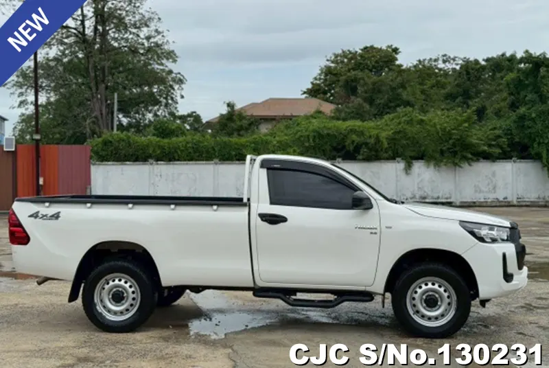 Toyota Hilux in White for Sale Image 3