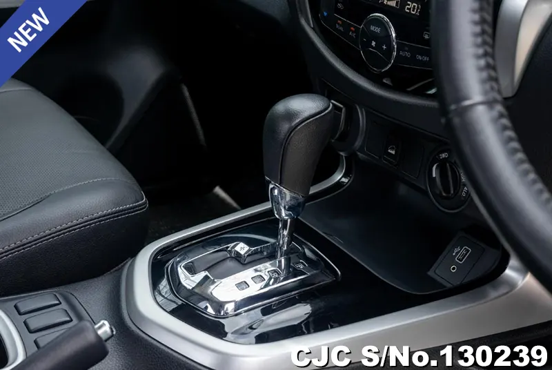 Nissan Navara in Silver for Sale Image 15