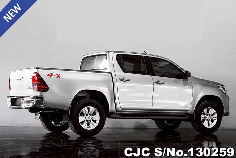 Toyota Hilux in Silver for Sale Image 2