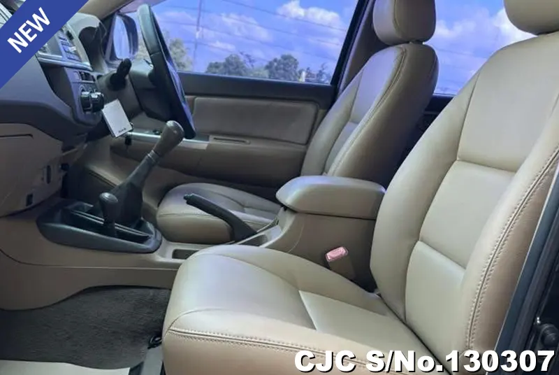 2013 Toyota / Hilux / Revo Stock No. 130307