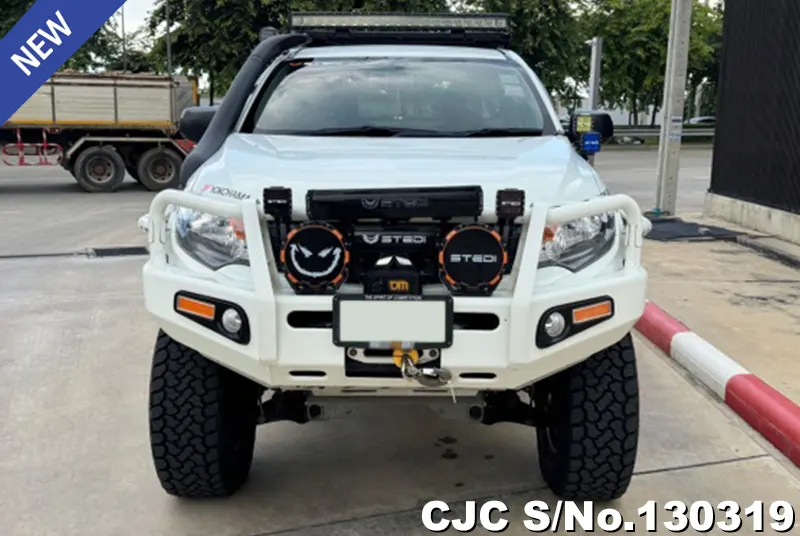 Mitsubishi Triton in White for Sale Image 4