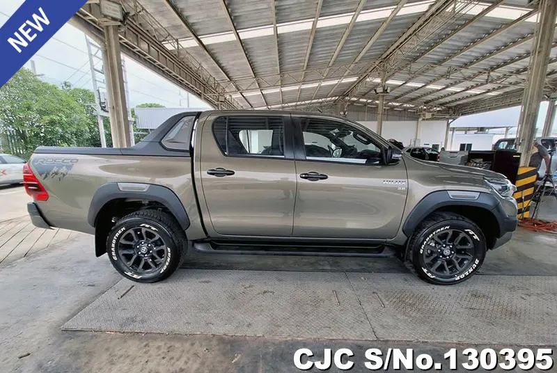 Toyota Hilux in Oxide Bronze Metallic for Sale Image 4