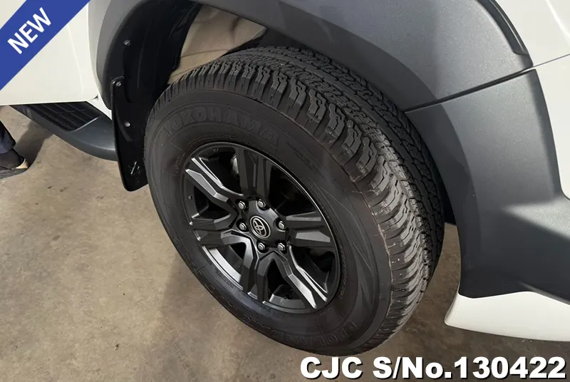Toyota Hilux in White for Sale Image 8