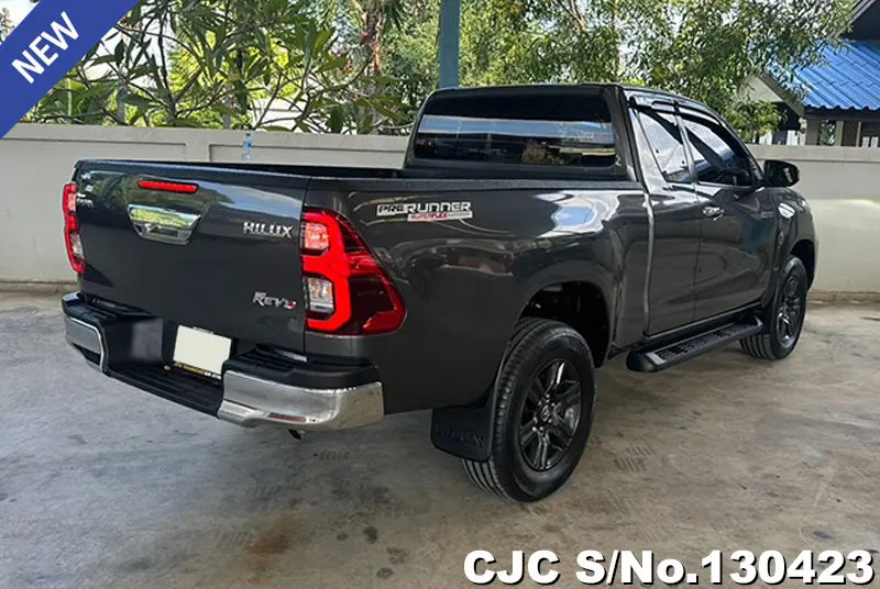 Toyota Hilux in Gray for Sale Image 2