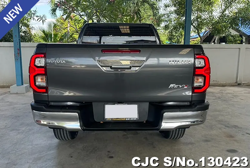Toyota Hilux in Gray for Sale Image 5