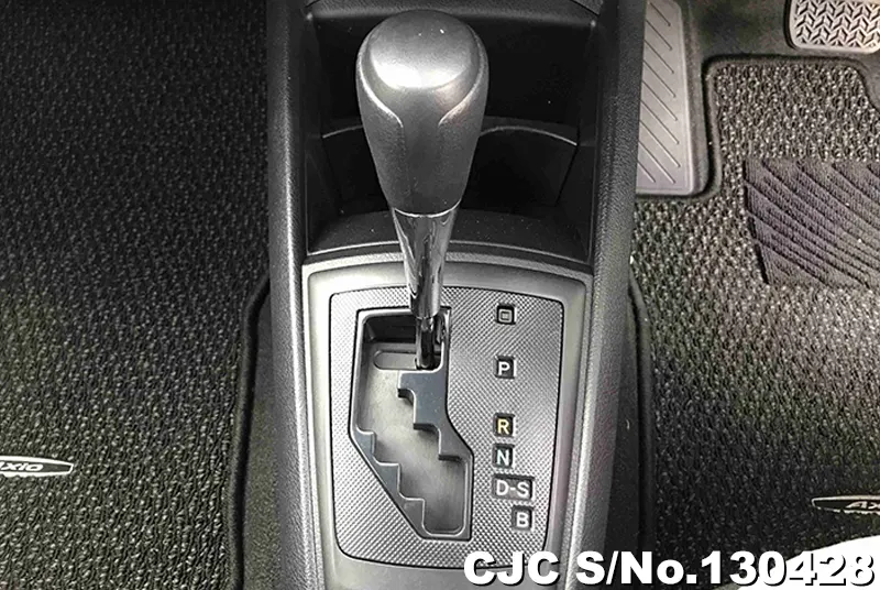 2017 Toyota / Corolla Axio Stock No. 130428