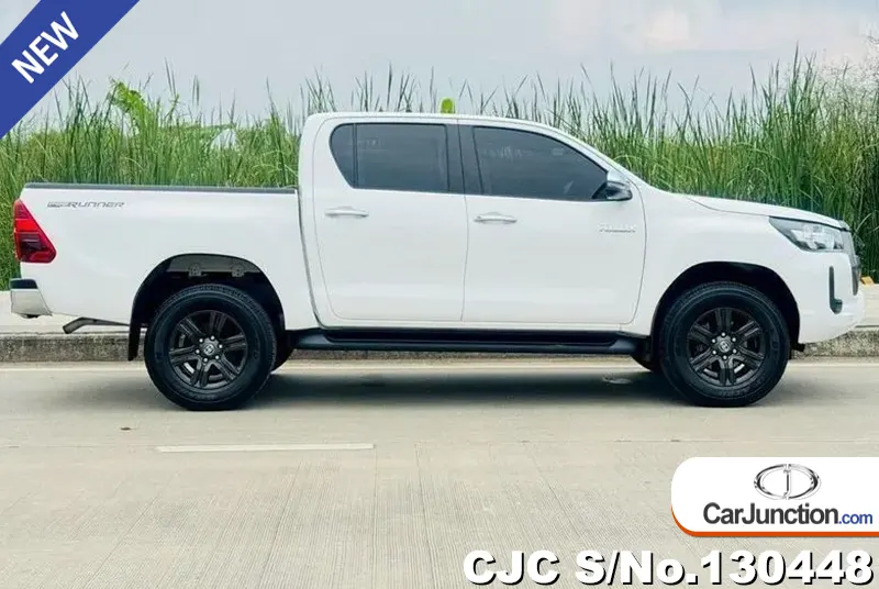 Toyota Hilux in White for Sale Image 3