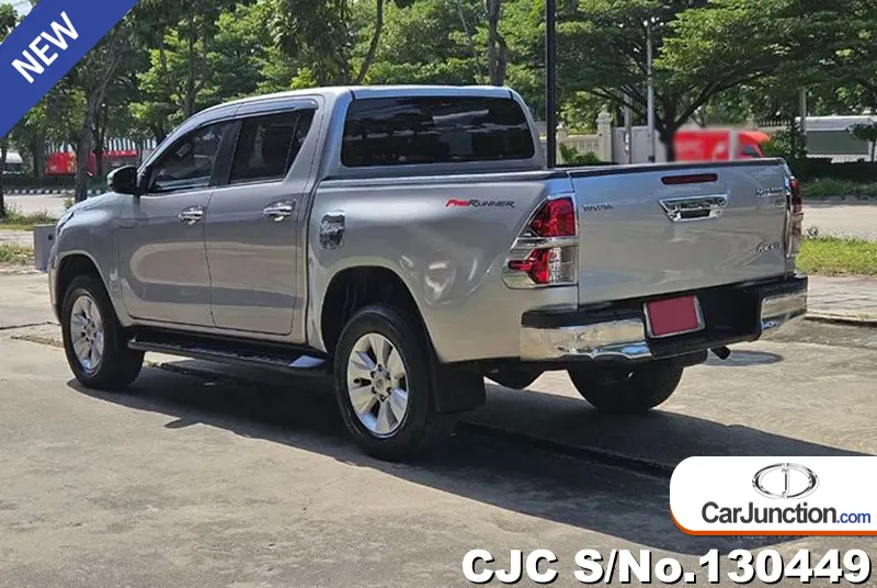 Toyota Hilux in Silver for Sale Image 1
