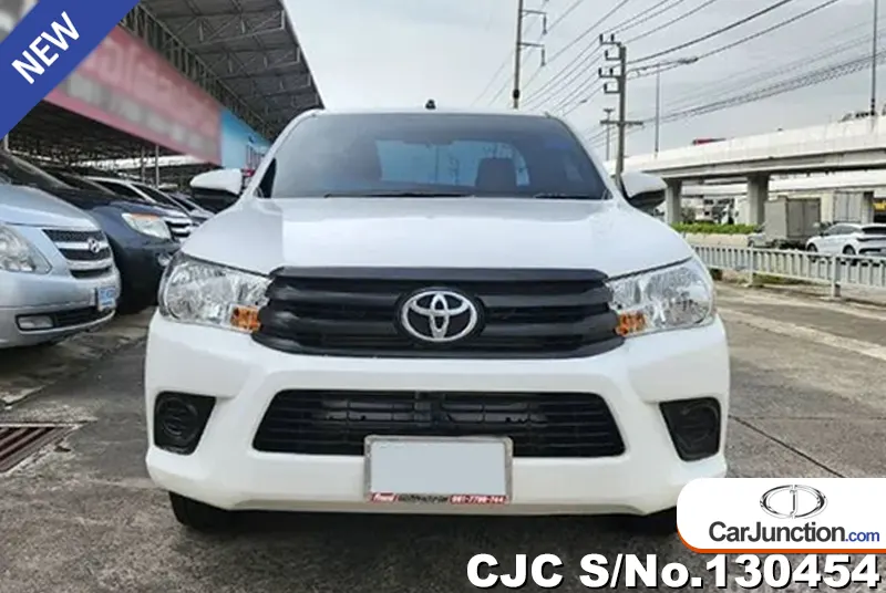 Toyota Hilux in White for Sale Image 2