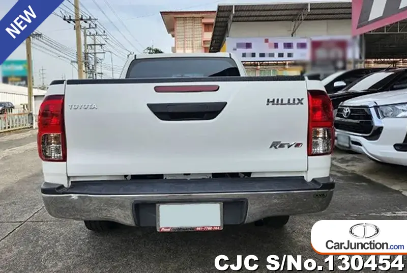 Toyota Hilux in White for Sale Image 3