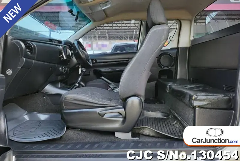 2017 Toyota / Hilux / Revo Stock No. 130454