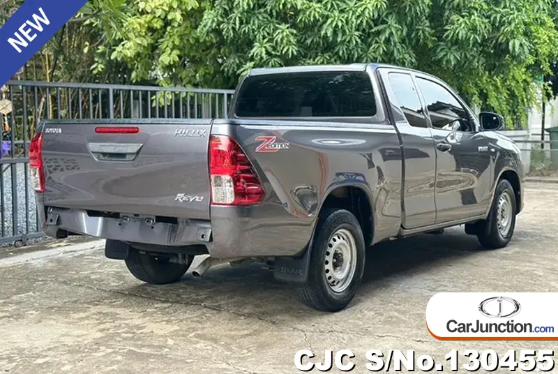 Toyota Hilux in Gray for Sale Image 2
