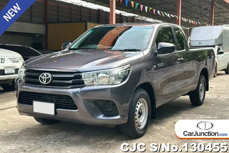 Toyota Hilux in Gray for Sale Image 3
