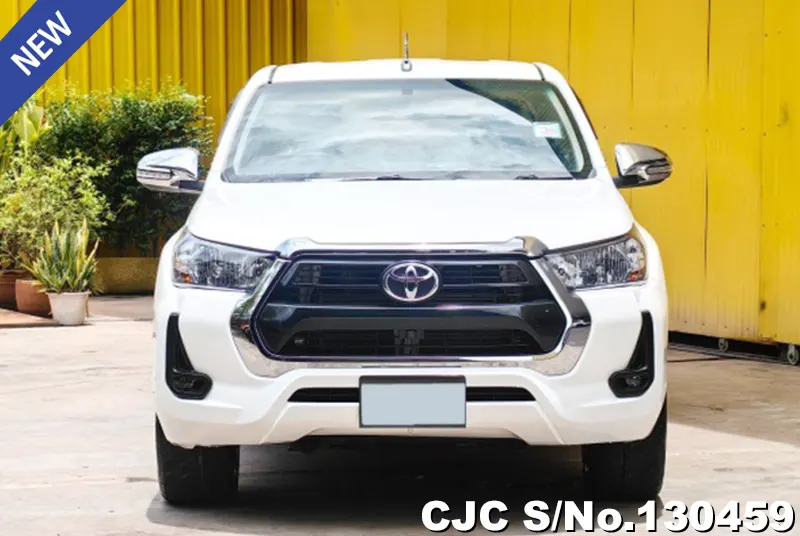 Toyota Hilux in White for Sale Image 3