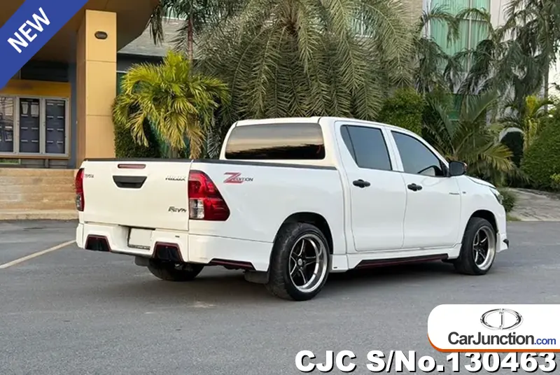Toyota Hilux in White for Sale Image 2