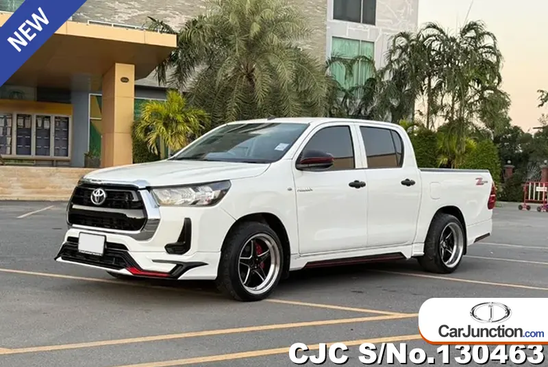 Toyota Hilux in White for Sale Image 3