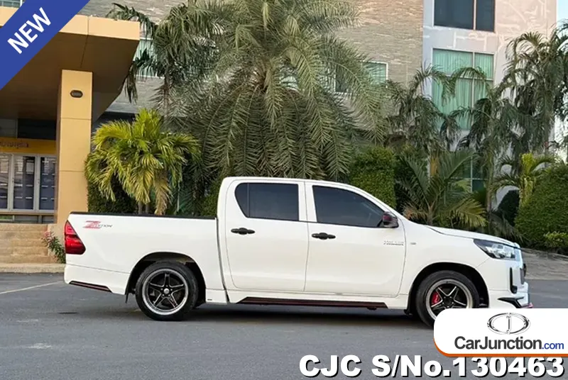 Toyota Hilux in White for Sale Image 6