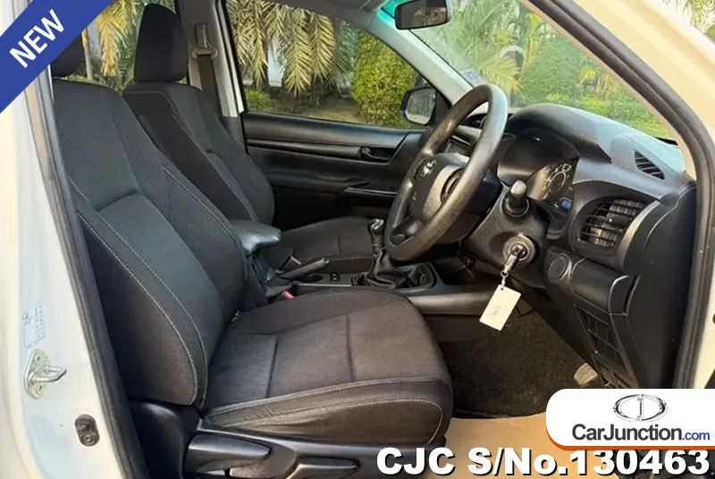 Toyota Hilux in White for Sale Image 10