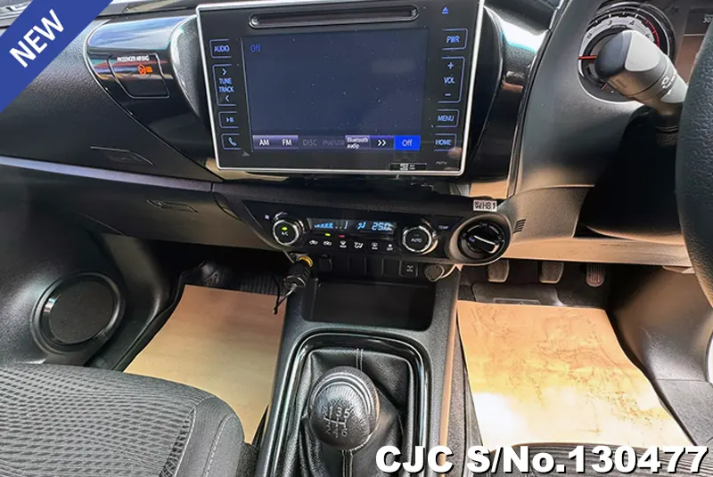 Toyota Hilux in White for Sale Image 11