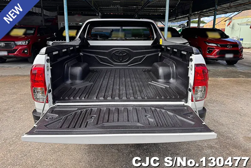 Toyota Hilux in White for Sale Image 8