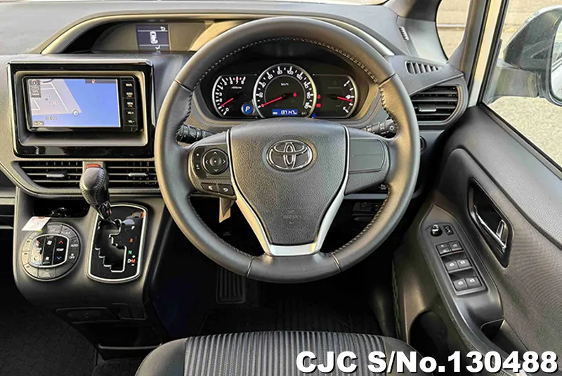 2015 Toyota / Voxy Stock No. 130488