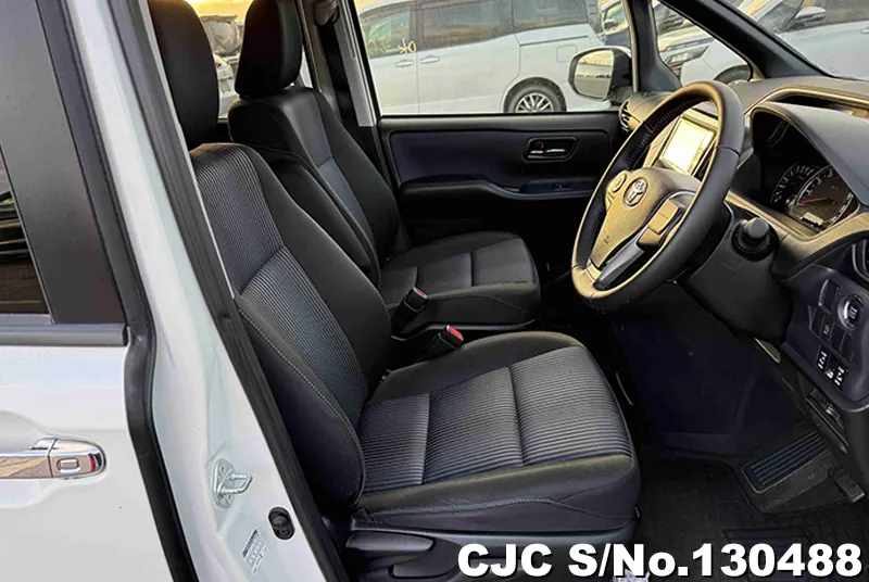 2015 Toyota / Voxy Stock No. 130488