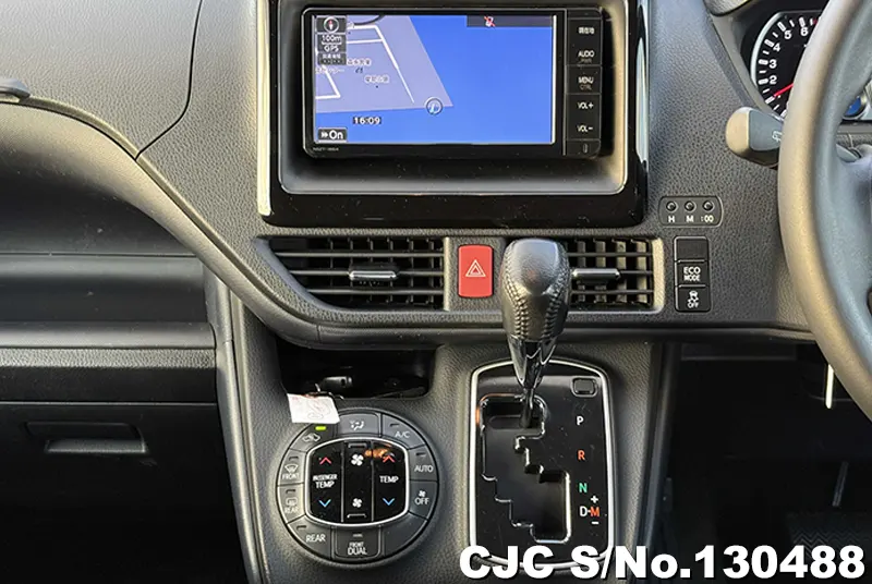 2015 Toyota / Voxy Stock No. 130488