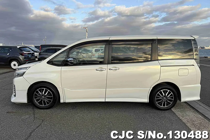 2015 Toyota / Voxy Stock No. 130488