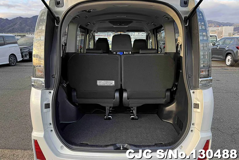 2015 Toyota / Voxy Stock No. 130488