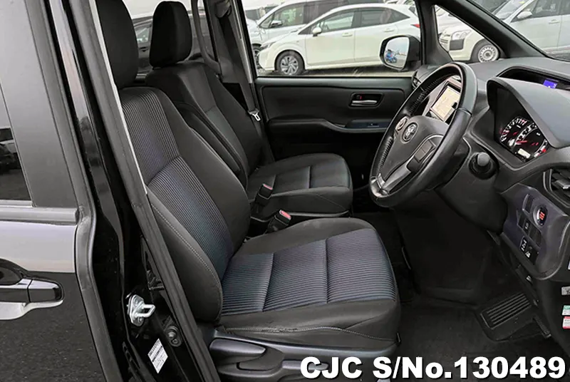 2015 Toyota / Voxy Stock No. 130489