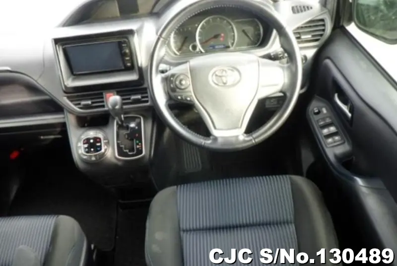 2015 Toyota / Voxy Stock No. 130489